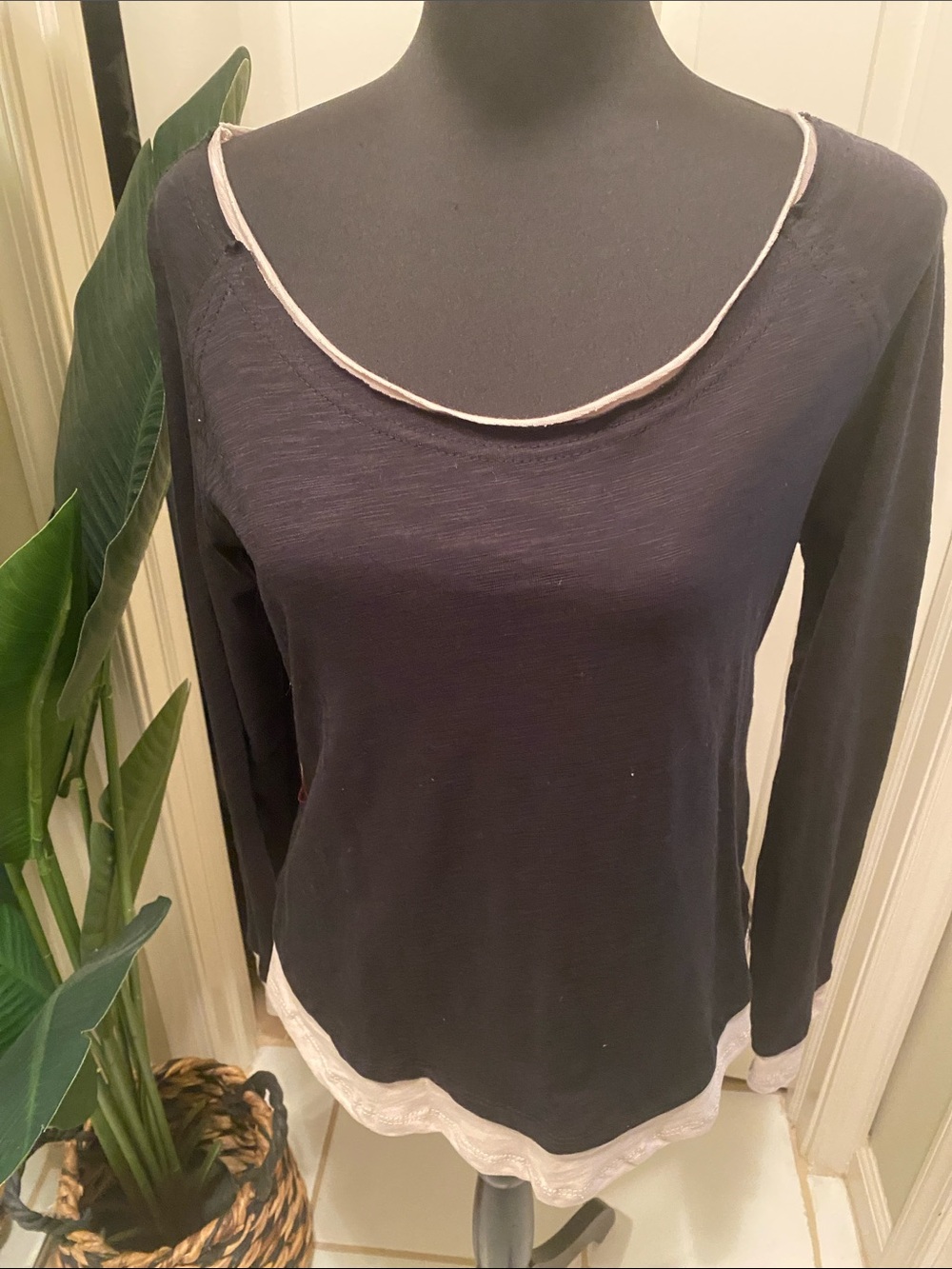 SHEIN Black Long-Sleeve Scoop Neck Top with Cream Trim